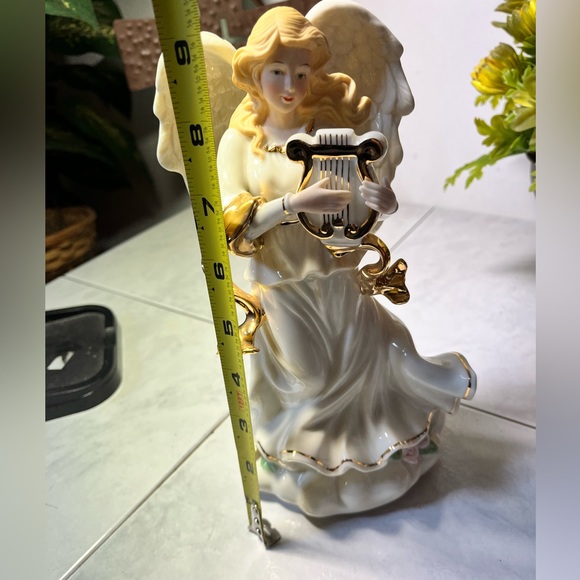 VTG Sankyo 9" Tall Angel w-Harp Music Box - Porcelain w-22K Gold - Picture 4 of 5